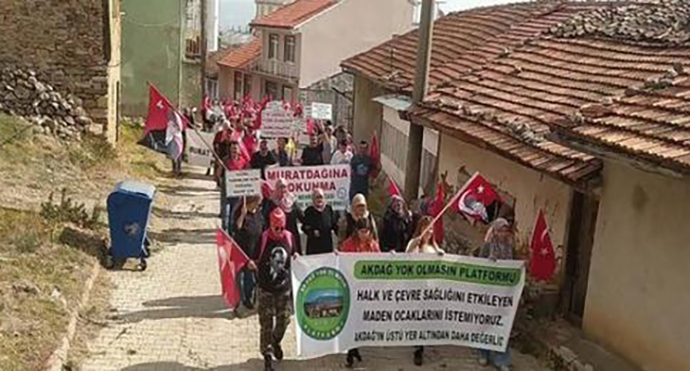 Gediz Akdağ Yok Olmasın Platformu Üyeleri Gürlek Köyünde Toplandı